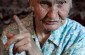 Telkia G., nacida en 1923, fue una de las lugareñas requisadas que cavaron las fosas. Recuerda que algunos judíos intentaron escapar del lugar del fusilamiento. © Victoria Bahr/ Yahad-In Unum